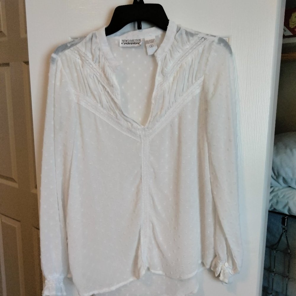 ***5/$20*** White Sheer V-Neck Boho Style Blouse – Medium